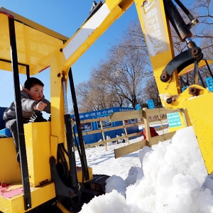 雪地挖掘機(jī)